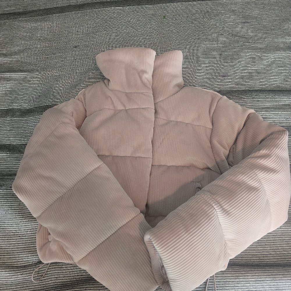 alo puffet jacket  brand new size S
